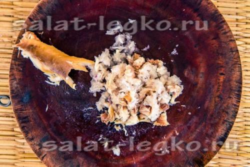 Скумбрия под шубой без свеклы. Салат из копченой скумбрии под шубой