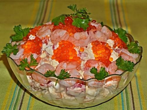 Салат с морепродуктами и икрой. Салат «Царский» с красной икрой и креветками – лучшие рецепты