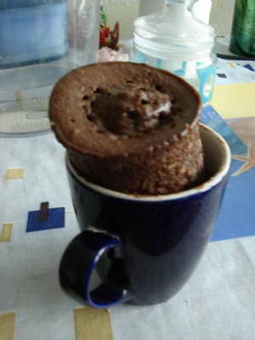 Тортик в кружке в микроволновке.