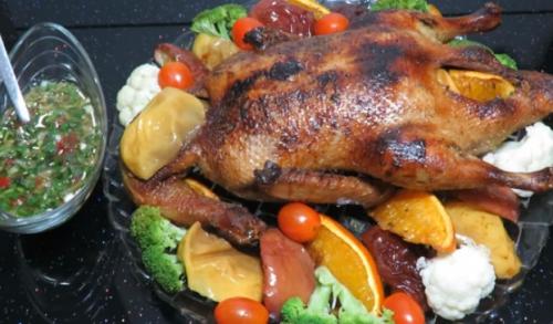 Утка с яблоками и апельсинами в утятнице. Вариант приготовления утки, запеченной с апельсинами