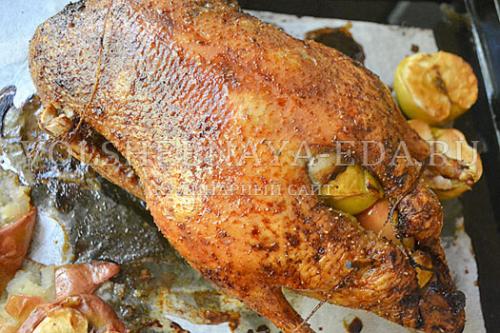 Как приготовить утку в духовке целиком. Утка, запеченная целиком с фруктами (рецепт с пошаговыми фото)