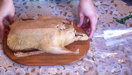 Как запечь утку в рукаве. Утка, запеченная в рукаве с апельсинами и медом