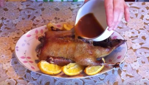 Как запечь утку в рукаве. Утка, запеченная в рукаве с апельсинами и медом