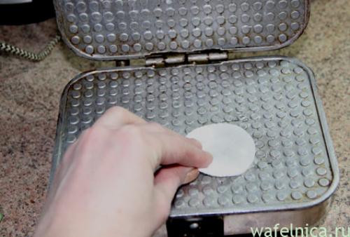 Рецепт вафель для электровафельницы трубочки хрустящие простой. Вафельные трубочки