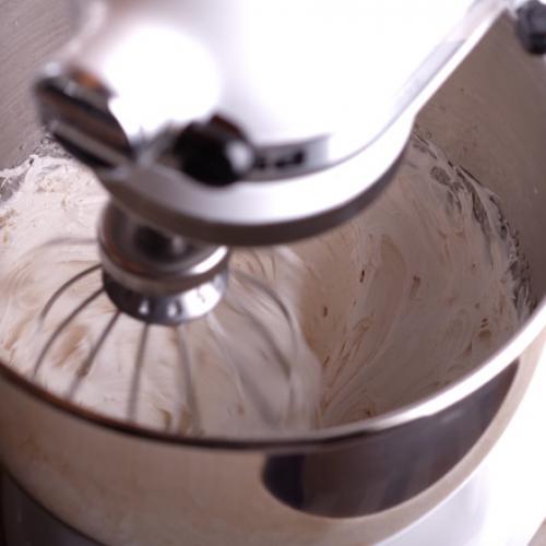 Нуга с орехами и цукатами домашняя. Медовая нуга с орехами