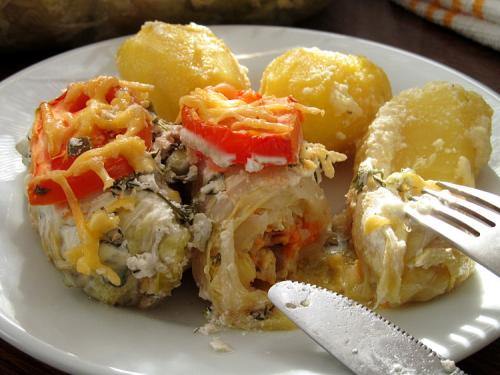 Голубцы из пекинской капусты в сметанном соусе. Голубцы из пекинской капусты запеченные под сметанным соусом