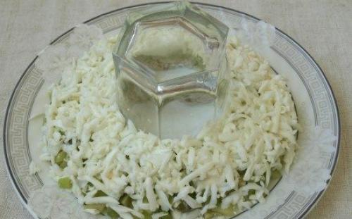 Салат с киви и черносливом малахитовый браслет. Как приготовить салат «Малахитовый браслет»