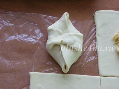 Булочки с сыром из слоеного теста