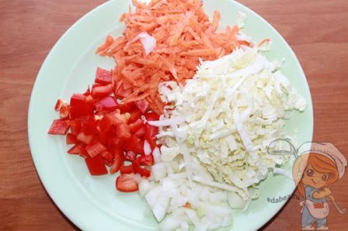 Ленивые голубцы из пекинской капусты с рисово-овощным фаршем без мяса