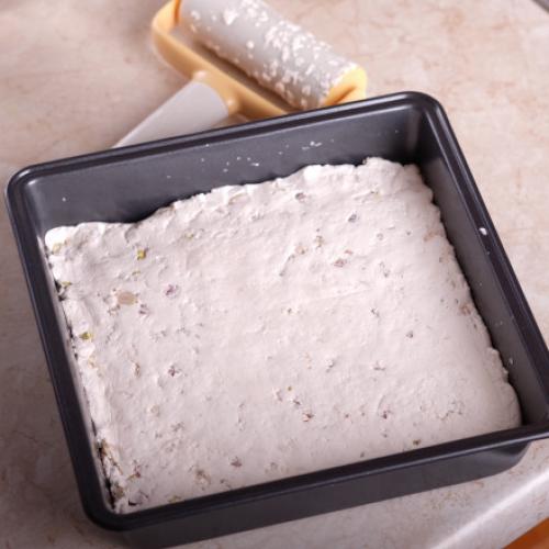 Нуга с орехами и цукатами домашняя. Медовая нуга с орехами