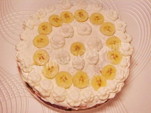 Нежный торт со сливками. Домашний бисквитный торт со взбитыми сливками