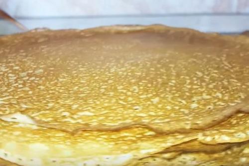 Почему блины в дырочку. Рецепт приготовления тонких блинов на кефире с дырочками: