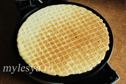 Хрустящие трубочки в электровафельнице. Хрустящие вафли (рецепт для электровафельницы)