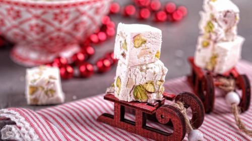 Нуга с орехами и цукатами домашняя. Медовая нуга с орехами