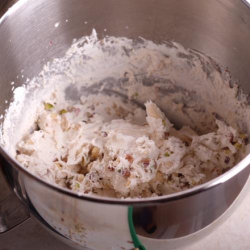 Нуга с орехами и цукатами домашняя. Медовая нуга с орехами