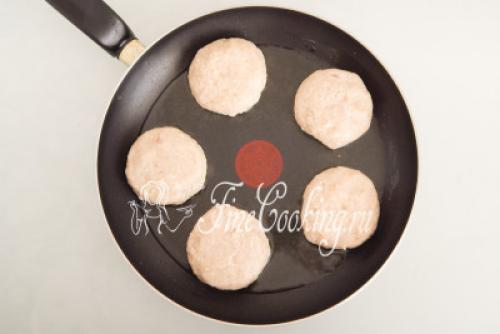 Куриные котлеты с овсяными хлопьями в духовке. Приготовление блюда по шагам: