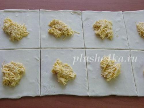 Булочки с сыром из слоеного теста