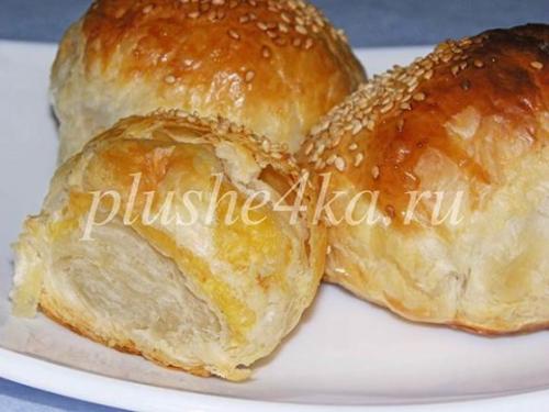 Булочки с сыром из слоеного теста