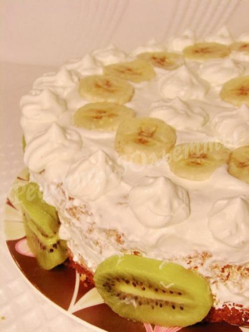 Нежный торт со сливками. Домашний бисквитный торт со взбитыми сливками