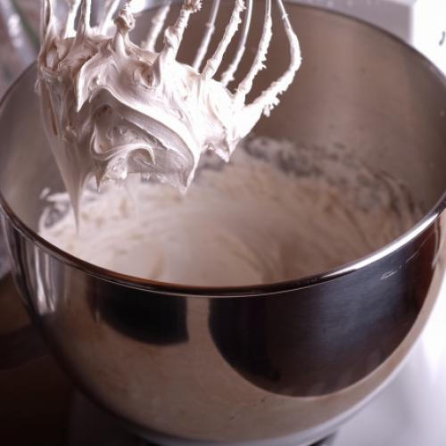 Нуга с орехами и цукатами домашняя. Медовая нуга с орехами