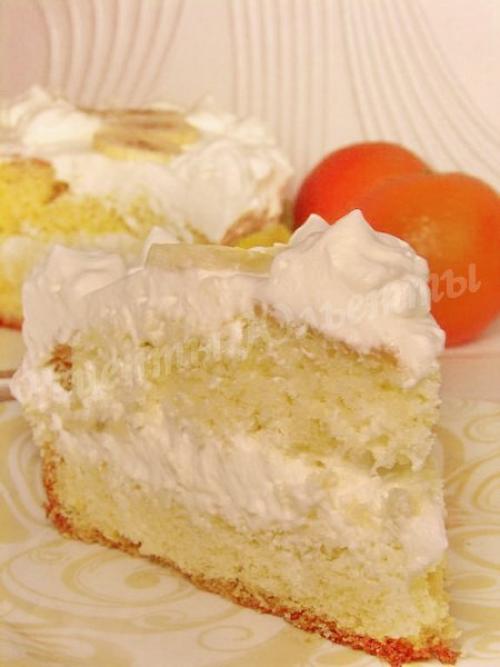 Нежный торт со сливками. Домашний бисквитный торт со взбитыми сливками