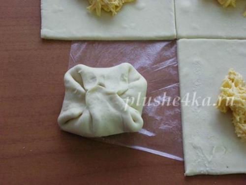 Булочки с сыром из слоеного теста