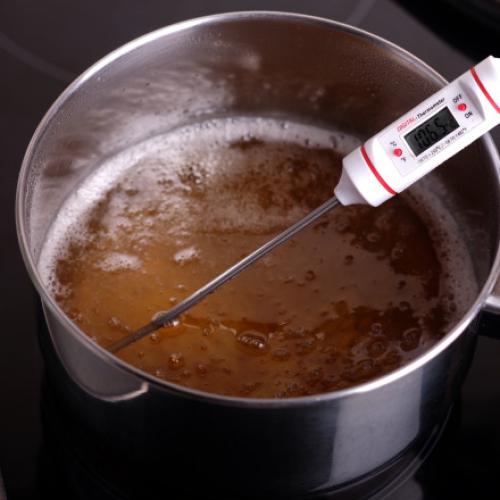 Нуга с орехами и цукатами домашняя. Медовая нуга с орехами