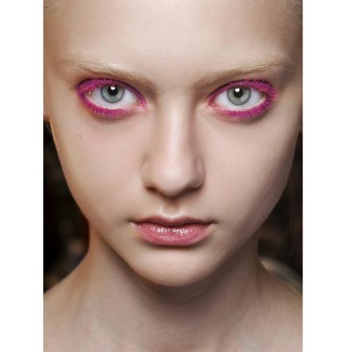 Как сделать цветную тушь для ресниц. Цветная тушь: 11 способов добавить красок образу