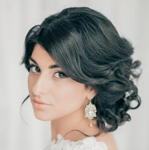 Вечерние прически с плетением и локонами. Праздничные и вечерние прически на средние волосы