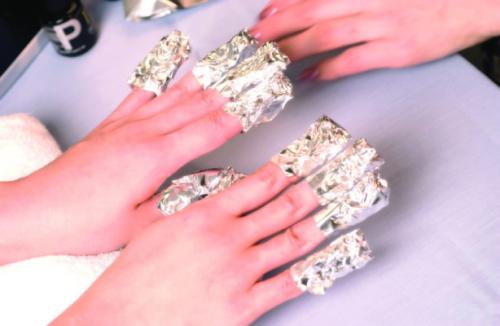 Как можно снять гель-лак с ногтей в домашних условиях. Как снять гель-лак с ногтей и не травмировать их