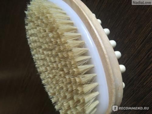 Антицеллюлитная щетка. Массажная щетка от целлюлита: виды, отзывы, как пользоваться в домашних условиях