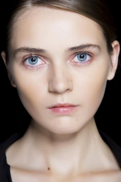 Какие тени для глаз подходят голубым глазам. Тени для голубых глаз: какой цвет выбрать?