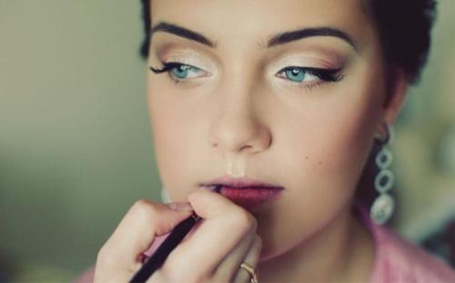 Макияж к бежевому платью. Макияж под бежевое платье 05