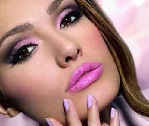 Как сделать кукле макияж. Макияж «Кукольные глаза» своими руками — секреты стильного мейк-апа 03 Как сделать кукле макияж. Макияж «Кукольные глаза» своими руками — секреты стильного мейк-апа 03