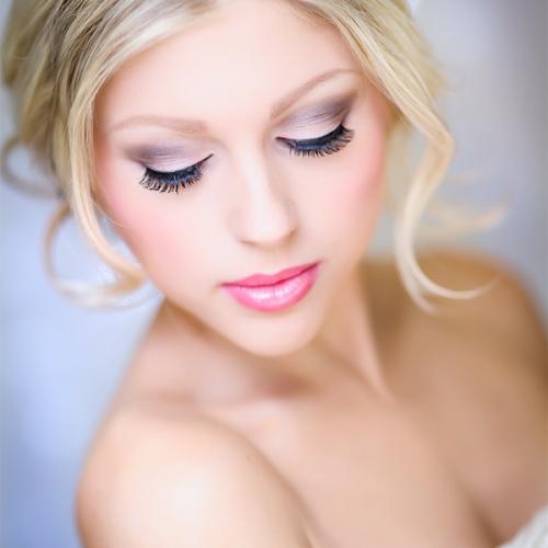 Макияж под платье цвета пудры. Макияж под розовое платье