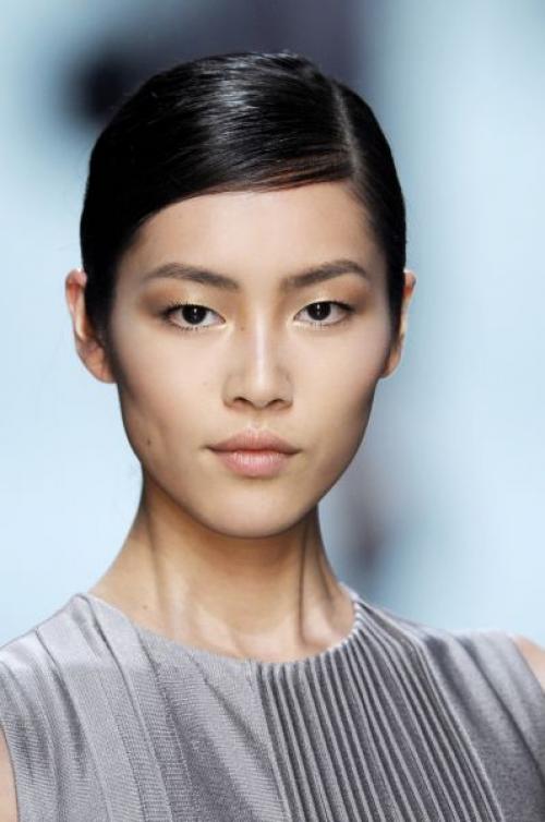 Макияж под блестящее платье. Как сделать макияж под серое платье?