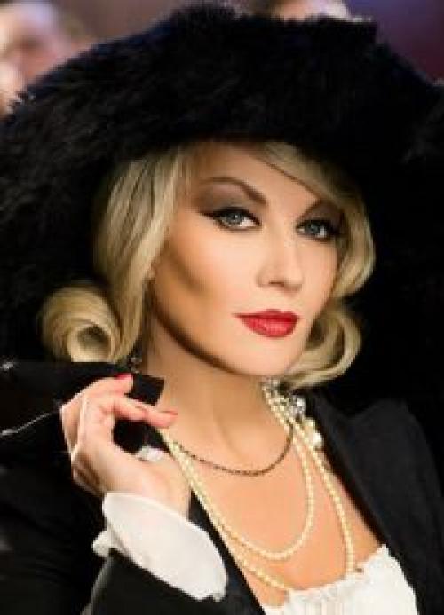 Вечерний макияж под черное платье пошагово. Макияж под черное платье