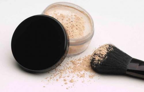 Нанесение тонального крема влажным спонжем. Основные тональные средства