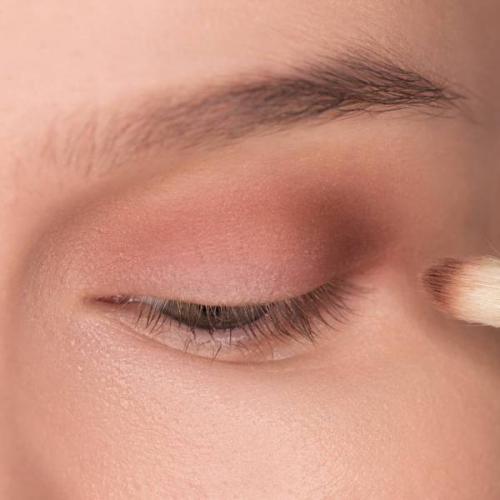 Макияж для блондинок с зелеными глазами. Макияж для зеленоглазой блондинки: фотоинструкция