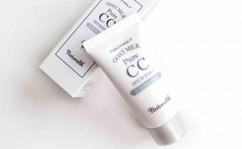 Нанесение тонального крема влажным спонжем. Основные тональные средства