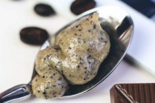 Кофейный скраб для лица польза. Скрабы из кофе: польза, рецепты, советы