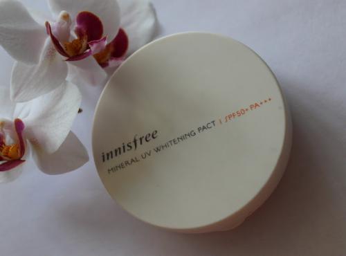 Пудра с спф. Солнцезащитная пудра с высоким SPF Innisfrее Mineral UV Whitening Pact SPF50+/PA+++