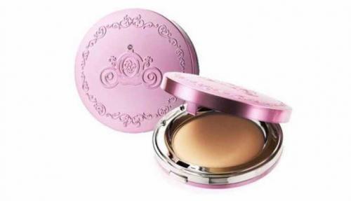 Нанесение тонального крема влажным спонжем. Основные тональные средства