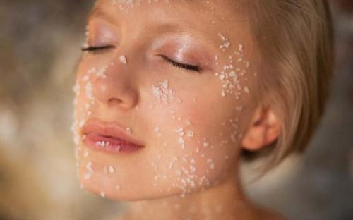 Скраб сметана и соль. Рецепты скраба из соли для лица