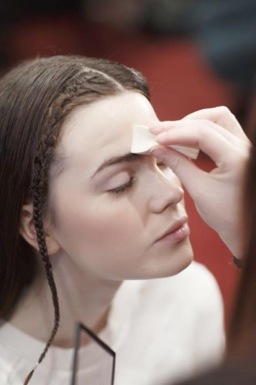 Как избавиться от жирного блеска на лице в течении дня. Как убрать жирный блеск с лица?