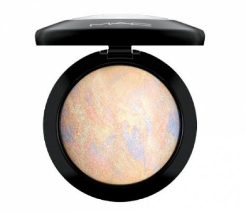 Как сделать лицо сияющим в домашних условиях. Макияж с эффектом сияющей кожи: как применить в жизнь главный бьюти-тренд осени 2019