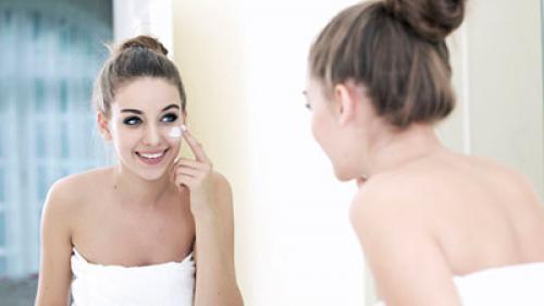 Как почистить черные точки на носу в домашних условиях. Почему на носу появляются черные точки (основные причины) 03 Как почистить черные точки на носу в домашних условиях. Почему на носу появляются черные точки (основные причины) 03