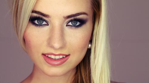 Макияж для голубых глаз блондинок. Макияж для блондинок
