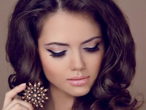 Макияж своими руками вечерний. Как сделать шикарный вечерний макияж на свадьбу (с фото)