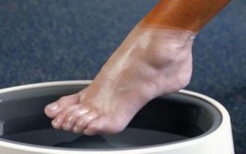 Шелушится кожа на ногах. Почему шелушится сухая кожа на ногах: что делать и как лечить дерматит